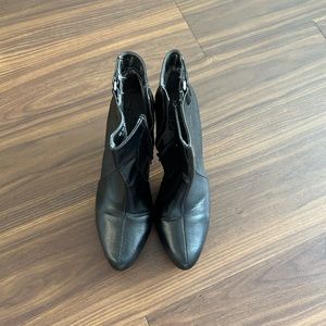 Lifestride Memory Foam women’s booties lightly worn